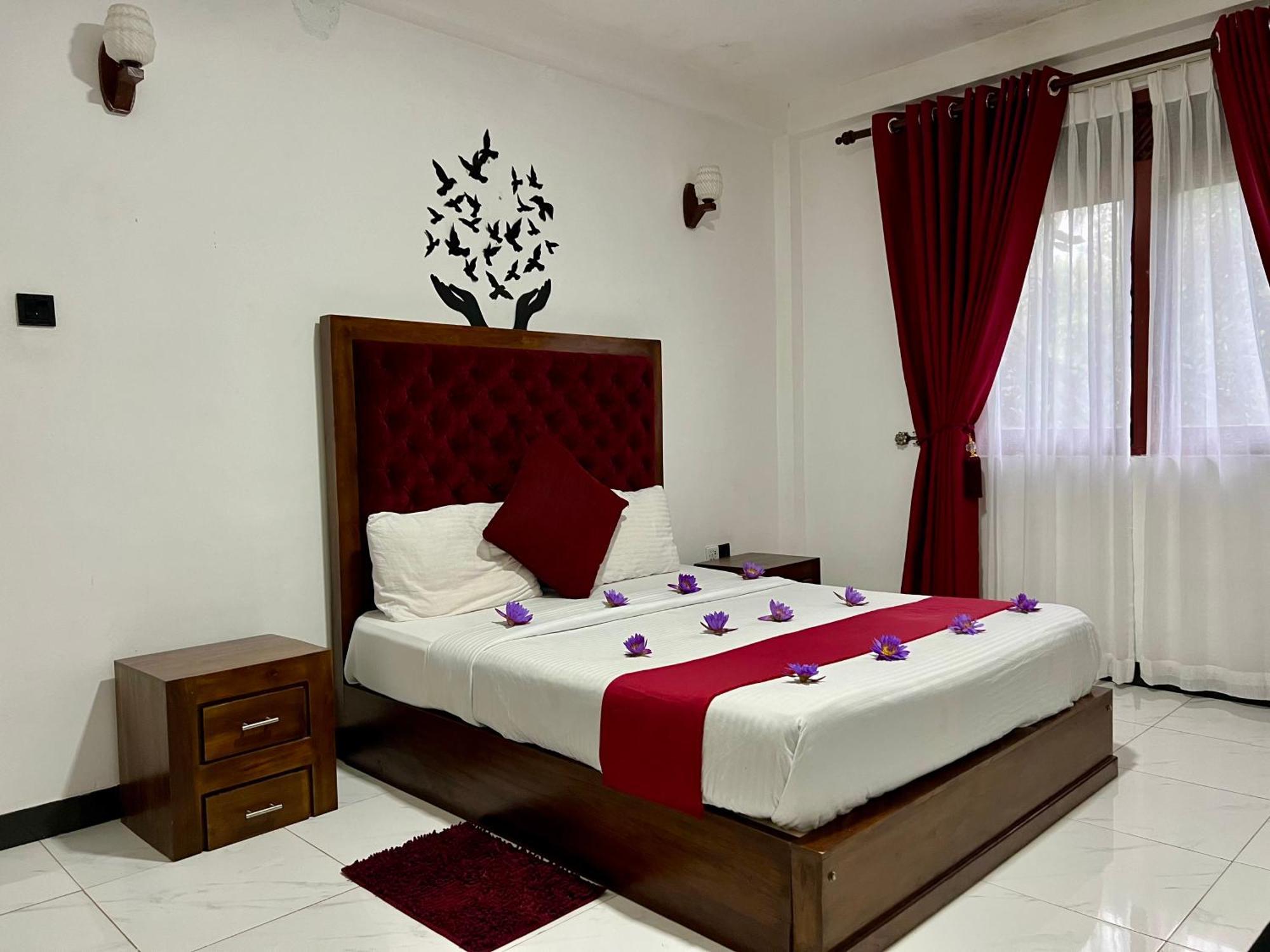 Heaven Breeze Hotel Kandy Bagian luar foto