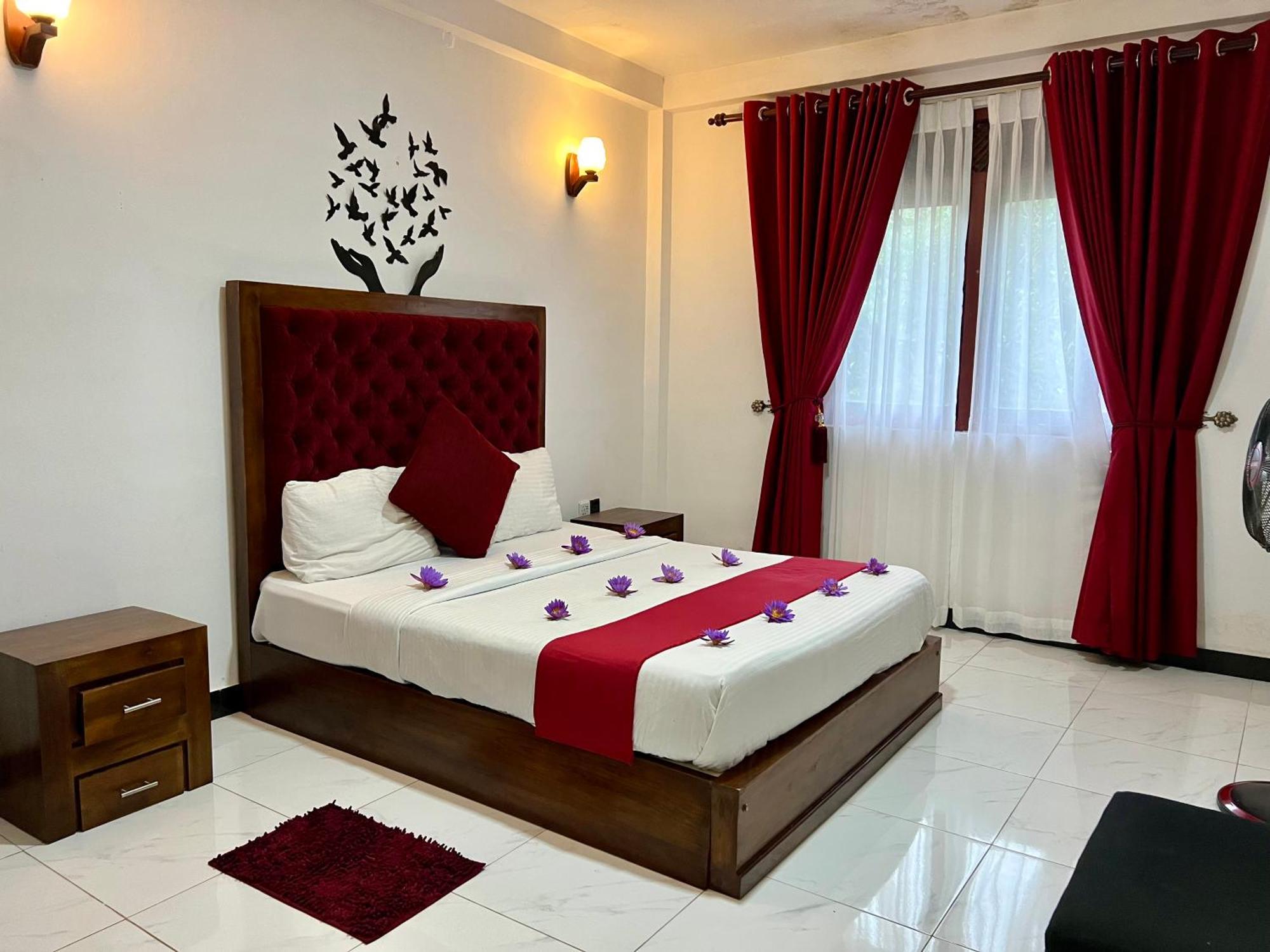 Heaven Breeze Hotel Kandy Bagian luar foto
