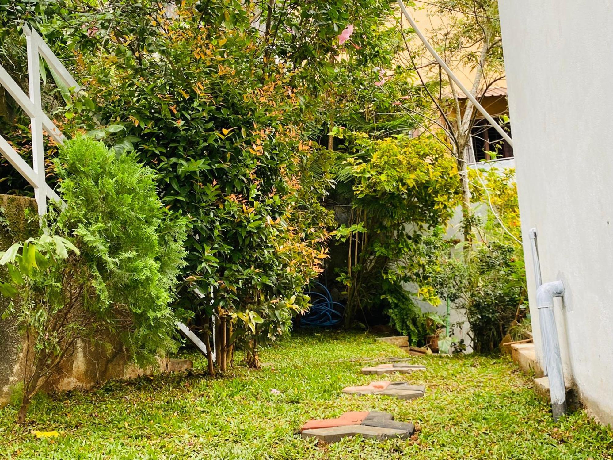 Heaven Breeze Hotel Kandy Bagian luar foto