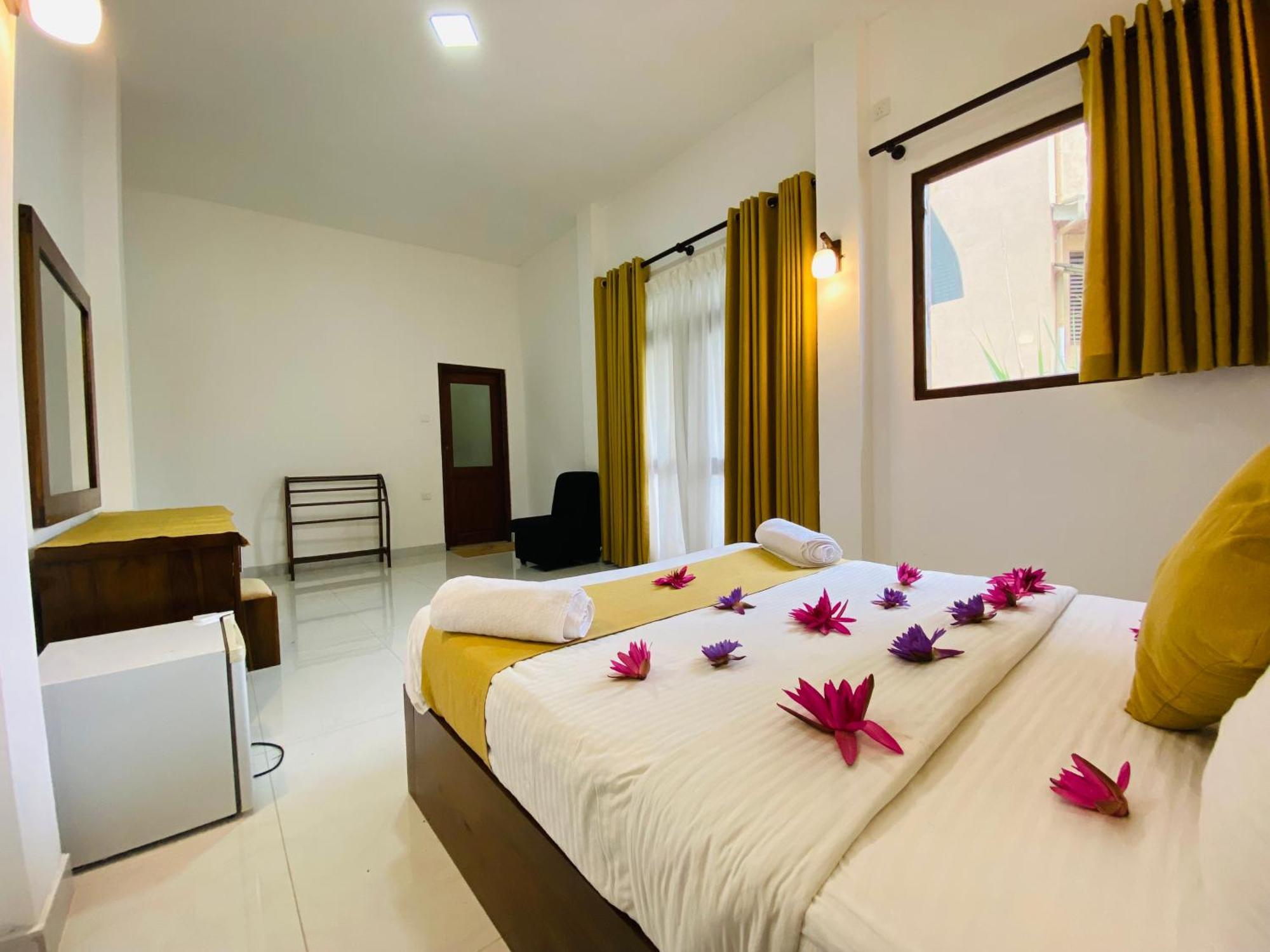 Heaven Breeze Hotel Kandy Bagian luar foto