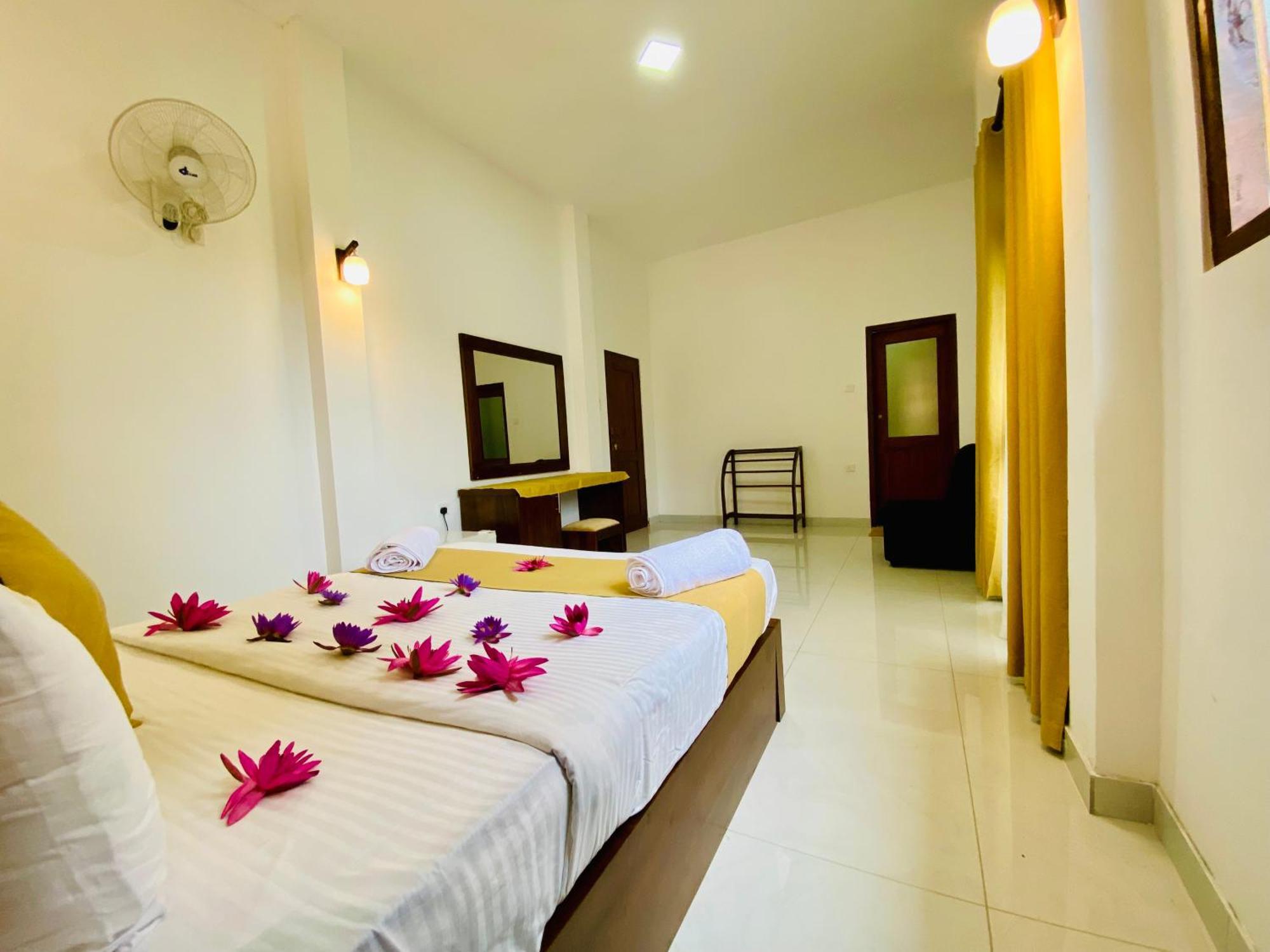 Heaven Breeze Hotel Kandy Bagian luar foto